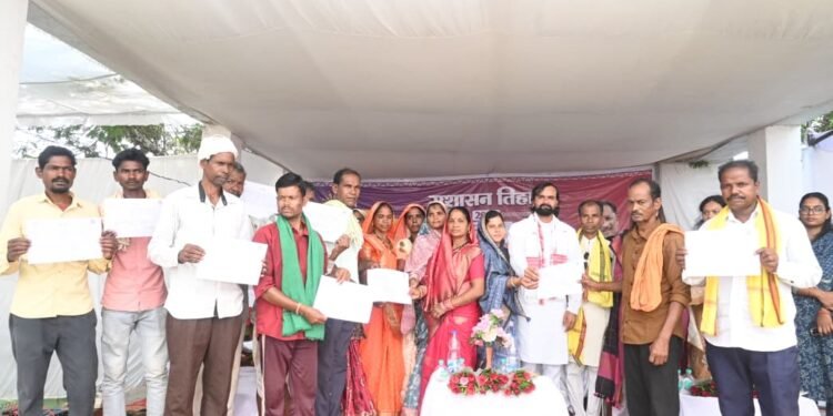 सुशासन तिहार : 10 गांवों के ग्रामीणों ने रखीं समस्याएं, 603 आवेदन प्राप्त, 43 का मौके पर निराकरण