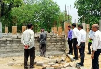जगरगुंडा में जिला सीईओ मुकुन्द ठाकुर का औचक निरीक्षण