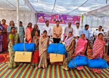कस्तूरा शिविर में किसानों को किसान किताब का किया गया वितरण