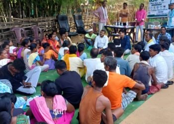 सुदूर गांवों में पेड़ के नीचे सजी चौपाल, मौके पर ही हुआ समस्याओं का समाधान