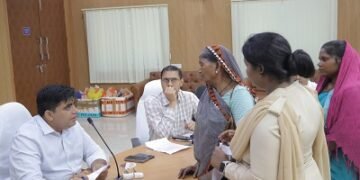 जनदर्शन में कलेक्टर कुणाल दुदावत ने सुनी आमनागरिकों की समस्याएं
