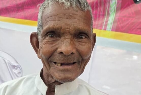 रामभरोसा ने बच्चों की शिक्षा के लिए दो एकड़ निजी भूमि स्कूल और छात्रावास (आश्रम) निर्माण के लिए किया था दान