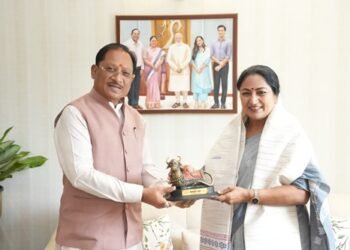 मुख्यमंत्री विष्णु देव साय ने दिल्ली की मुख्यमंत्री रेखा गुप्ता से की सौजन्य भेंट