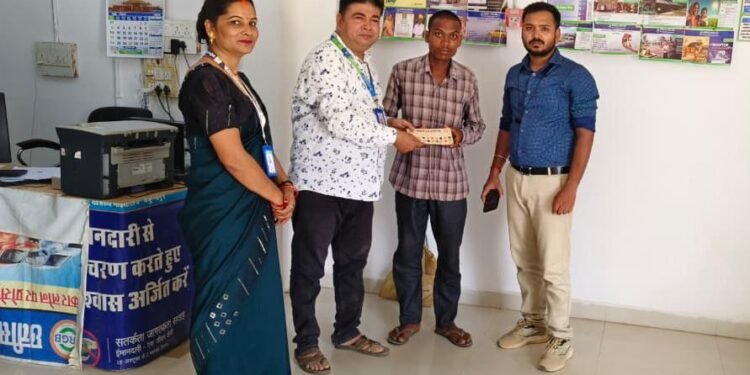 संकट में भी नहीं टूटा हौसला: प्रधानमंत्री जीवन ज्योति बीमा योजना ने संभाला चंदा बाई का परिवार