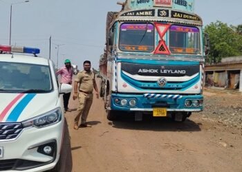 सड़क दुर्घटना को रोकने अवैध पार्किंग एवं यातायात बाधित करने वालों पर की गई कार्रवाई