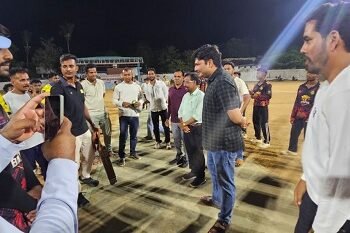 बीजापुर प्रीमियर लीग के फाइनल में कलेक्टर का दमदार अंदाज़