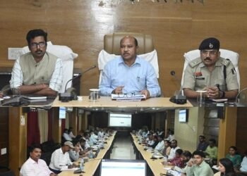 जिला कार्यालय सभाकक्ष में सुशासन तिहार की तैयारियों पर कलेक्टर ने ली महत्वपूर्ण बैठक