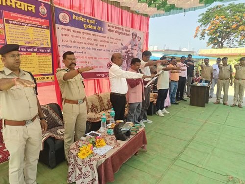 जनसमस्या निवारण शिविर में नागरिकों को दिलाई गई सड़क सुरक्षा और स्वच्छता की शपथ