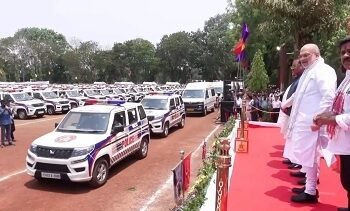 बस्तर मिशन पर अमित शाह, रायपुर में डायल 112 वाहनों को दिखाई हरी झंडी