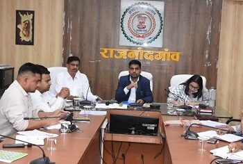 कलेक्टर ने जिला सड़क सुरक्षा समिति की बैठक लेकर दिए आवश्यक निर्देश