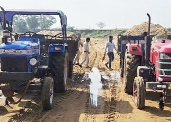 बस्तर में रेत का अवैध परिवहन करते 4 वाहन जब्त
