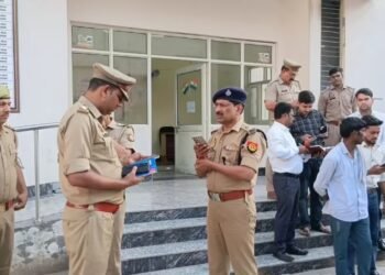 बुलंदशहर में भीषण सड़क हादसे में बाइक सवार दंपति और तीन बच्चों की मौत, वैष्णो देवी से दर्शन कर लौटा था परिवार