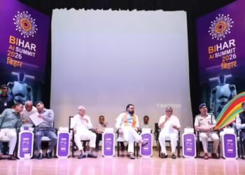 पटना में AI शिखर सम्मेलन में रोके जाने पर भड़के छात्र, DM-SSP के सामने जमकर हंगामा