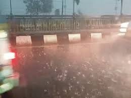 बिहार में भारी बारिश, 20 जिलों में दिन में अंधेरा:यूपी में 100 kmph का तूफान, एमपी के 6 जिलों में शाम को ओले गिर सकते हैं