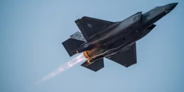 अमेरिकी सेना का ईरान पर नया हमला, होर्मुज स्ट्रेट के पास मिलिट्री साइट को बनाया निशाना, मार गिराए कई ड्रोन
