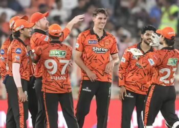 सनराइजर्स हैदराबाद को लगा डबल झटका, BCCI ने पैट कमिंस पर लगाया जुर्माना