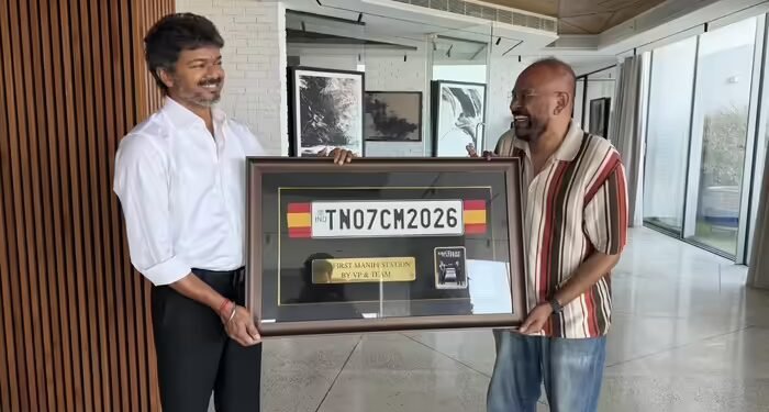 थलपति विजय को मुख्यमंत्री बनते ही मिला खास तोहफा, गाड़ी की नंबर प्लेट और CM की फोटो, मिलने आए वेंकट