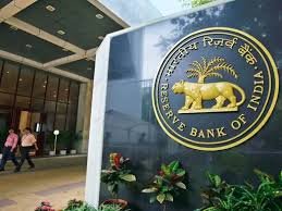 आरबीआई के लिए वरदान बनी रुपये की गिरावट! कर डाली 1.69 लाख करोड़ की कमाई