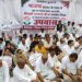 मीनाक्षी नटराजन का नामांकन निरस्त मामला; कांग्रेसियों ने रोशनपुरा चौराहे पर उपवास रखकर जताया विरोध