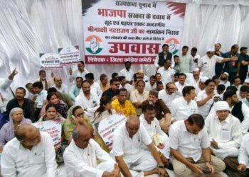 मीनाक्षी नटराजन का नामांकन निरस्त मामला; कांग्रेसियों ने रोशनपुरा चौराहे पर उपवास रखकर जताया विरोध