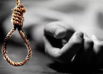 भोपाल में 8 महीने पहले पिता ने की थी खुदकुशी, अब 19 साल के बेटे ने लगाई फांसी; परिवार उजड़ने से सदमे में मां
