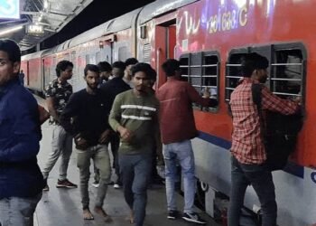 जुलाई में रेल से सफर करने वालों के लिए अलर्ट:ललितपुर ब्लॉक के कारण 6 ट्रेनें निरस्त, 34 डायवर्ट