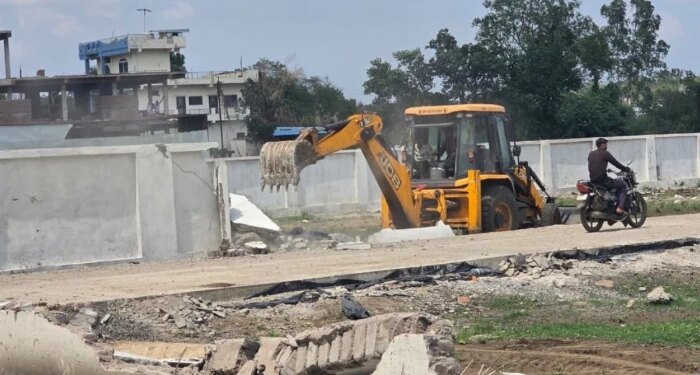 भोपाल में अवैध कॉलोनियों पर बुलडोजर, मेंडोरी-बेरखेड़ी में 27 करोड़ की जमीन पर कार्रवाई, 6 दिन में 150 करोड़ की प्लाटिंग ध्वस्त