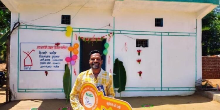 प्रधानमंत्री आवास योजना ने चन्द्रदेव के जीवन में भरी खुशियां