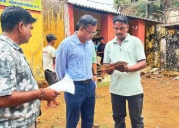दूरस्थ ग्राम बर्रेम व रेवली में कलेक्टर ने पीडीएस व्यवस्था का लिया जायजा