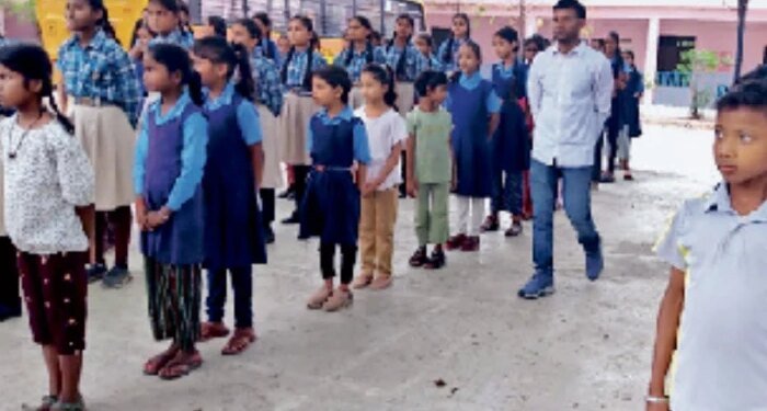 MP के 52 लाख विद्यार्थी यूनीफॉर्म का कर रहे इंतजार, 350 करोड़ की टेंडर प्रक्रिया अटकी