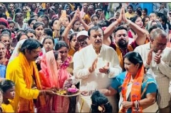श्रीराम कथा में उमड़ा श्रद्धा का सागर, सांसद बघेल ने लिया आशीर्वाद