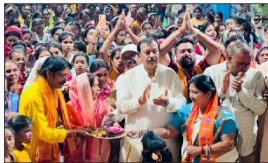 श्रीराम कथा में उमड़ा श्रद्धा का सागर, सांसद बघेल ने लिया आशीर्वाद
