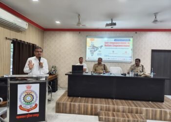 यातायात पुलिस जवानों को राजयोग मेडिटेशन से तनाव मुक्ति का संदेश