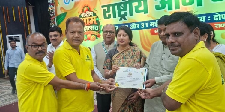 कृष्ण मित्र फाउंडेशन का राष्ट्रीय मंच पर सम्मान