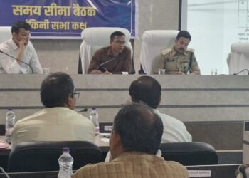 नक्सल पीड़ितों के पुनर्वास, नशे पर नियंत्रण और सड़क सुरक्षा को लेकर कलेक्टर ने दिए सख्त निर्देश