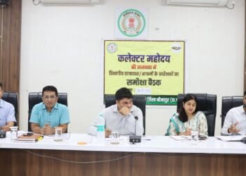 आश्रम-छात्रावासों की व्यवस्थाओं को लेकर हुई समीक्षा बैठक, अधिकारियों को दिए आवश्यक निर्देश