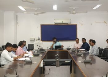 एग्रीस्टैक पंजीयन में लापरवाही पर होगी कार्रवाई, किसानों को समय पर मिले खाद-बीज : कलेक्टर रोहित