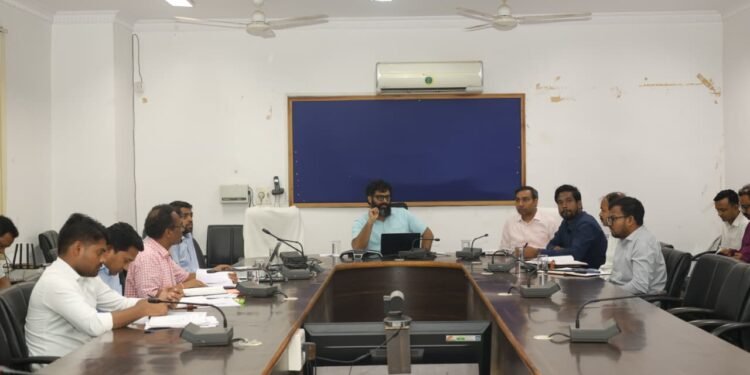 एग्रीस्टैक पंजीयन में लापरवाही पर होगी कार्रवाई, किसानों को समय पर मिले खाद-बीज : कलेक्टर रोहित