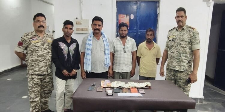 जंगल में चल रहा था लाखों का जुआ, कोतवाली पुलिस ने 4 जुआरियों को दबोचा