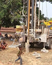 ग्राम धरसेंडी के कुदरी पारा में हुआ नलकूप खनन