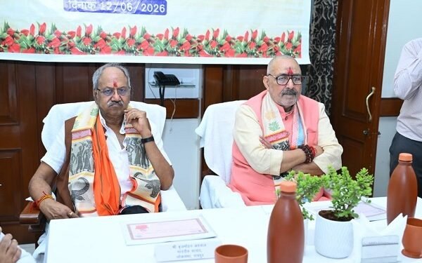 बुनकरों और शिल्पियों की आय बढ़ाने के लिए डिजाइन प्रशिक्षण एवं नवाचार पर जोर