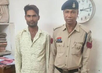 रायपुर ग्रामीण में अवैध शराब बेचते 5 लोग गिरफ्तार:देवगांव और अमलीतालाब में छापेमारी