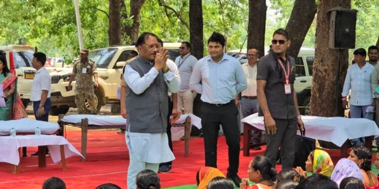 सुशासन तिहार में मुख्यमंत्री पहुंचे कोण्डापल्ली, जनचौपाल में सुनीं ग्रामीणों की समस्याएं