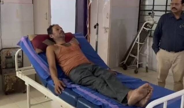 नायब तहसीलदार ने मांगे 50,000, किसान ने पिया कीटनाशक:बलौदाबाजार में रेत लोड ट्रैक्टर पकड़ा