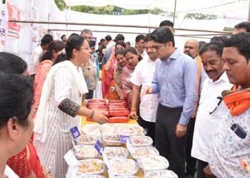 जिले के प्रभारी सचिव अविनाश चम्पावत जनसमस्या निवारण शिविर में हुए शामिल