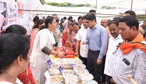 जिले के प्रभारी सचिव अविनाश चम्पावत जनसमस्या निवारण शिविर में हुए शामिल