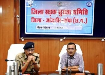 अतिक्रमण हटाने, ब्लैक स्पॉट सुधार और यातायात नियमों के कड़ाई से पालन करें : कलेक्टर-एसपी