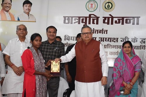 दूरस्थ वनांचल क्षेत्र के बच्चों की नैसर्गिक क्षमता, प्रतिभा एवं आत्मविश्वास हो रहा अभिव्यक्त : डॉ. रमन सिंह