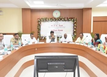 सरगुजा में विकास कार्यों की समीक्षा, प्रभारी मंत्री ओपी चौधरी ने दिए त्वरित क्रियान्वयन के निर्देश