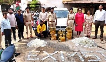 अवैध शराब परिवहन पर आबकारी विभाग की कार्रवाई, 376 लीटर मदिरा और दो वाहन जब्त